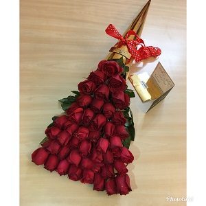 مخروط طلایی با ۵۰ شاخه رز ایرانی