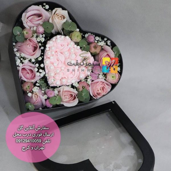 باکس گل و کیک قلبی (سایز بزرگ)