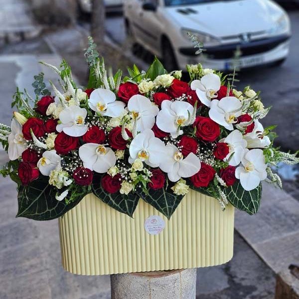 باکس گل سوپر لاکچری کد 843 - گل فروشی آنلاین رزگاردن